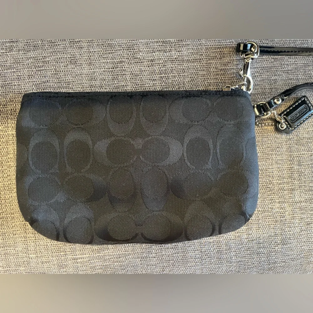 Coach wristlet - Picture 3 of 3